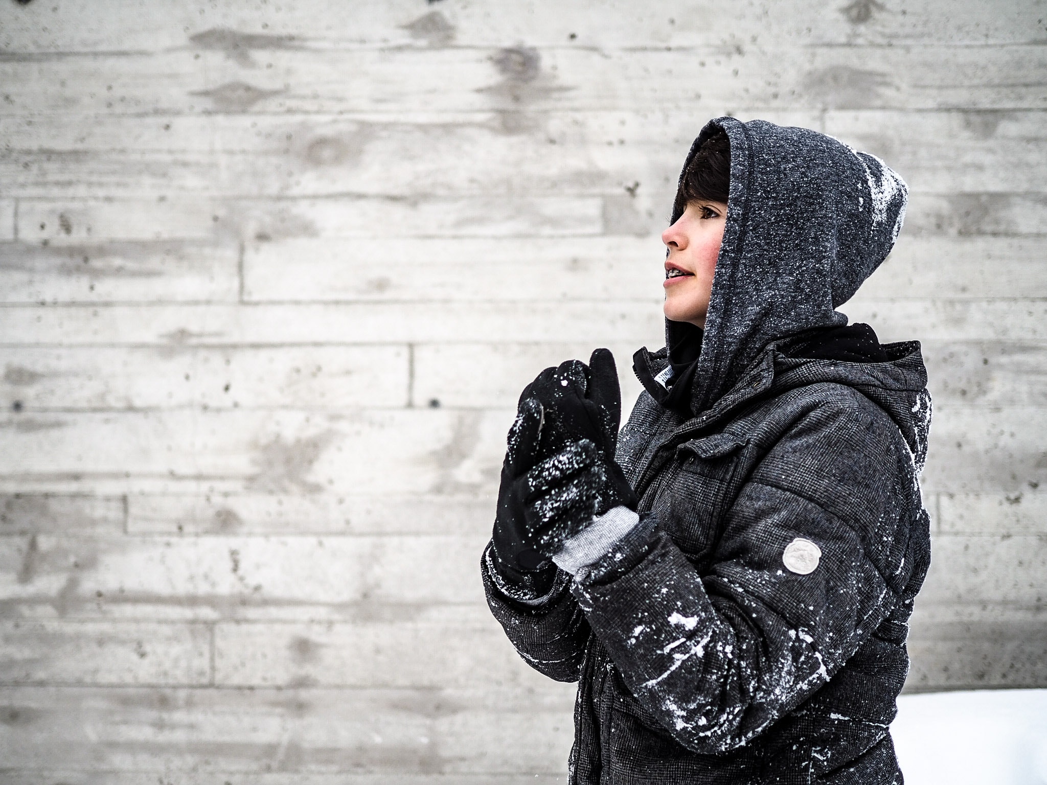 Jak przerobić za dużą kurtkę? Kilka pomysłów DIY jak przerobić kurtkę na modny ciuch